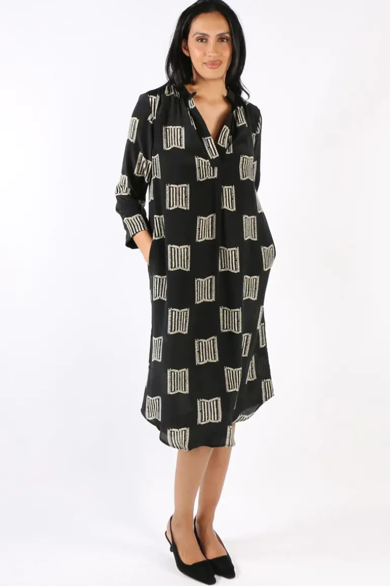 Anupamaa Roma Block Dress In Black