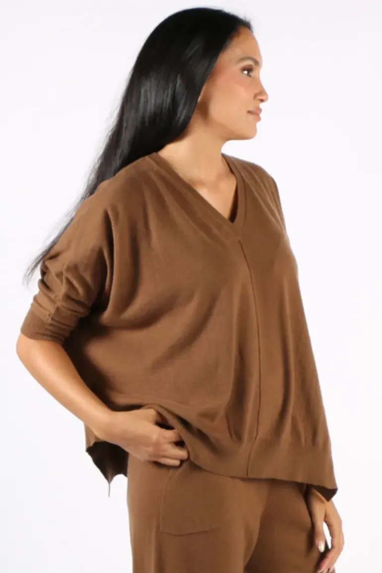 Bridge And Lord Vee Poncho Pullover In Espresso