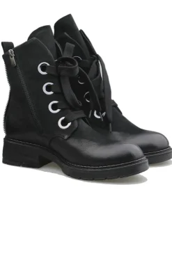 Eyelet Boot By Neo