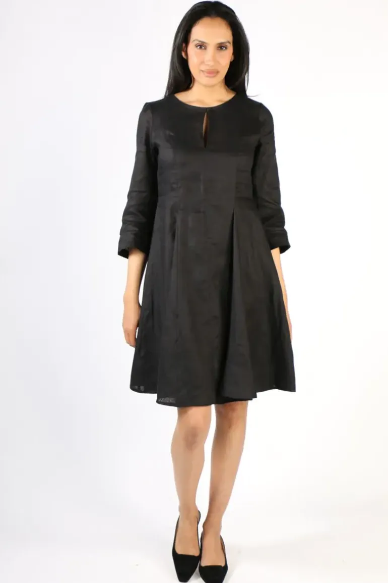 Foil My Flare Lady Dress In Black