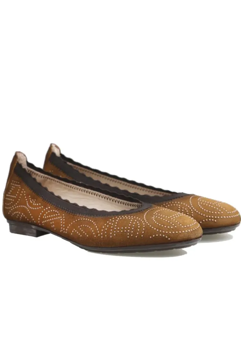Hispanitas Stud Basil Ballet Pump In Tan
