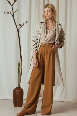Indi & Cold Classic Trench Coat In Natural