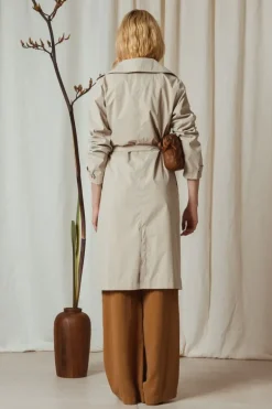 Indi & Cold Classic Trench Coat In Natural