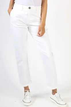 Indi & Cold Straight Classic Chino In White