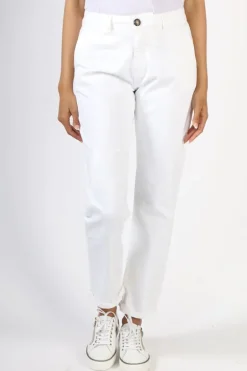 Indi & Cold Straight Classic Chino In White