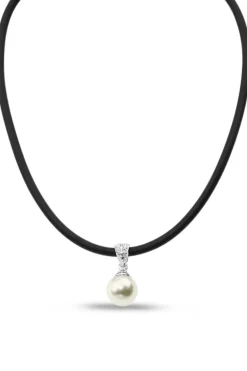 Jantan Pearl Pendant Necklace In Cream