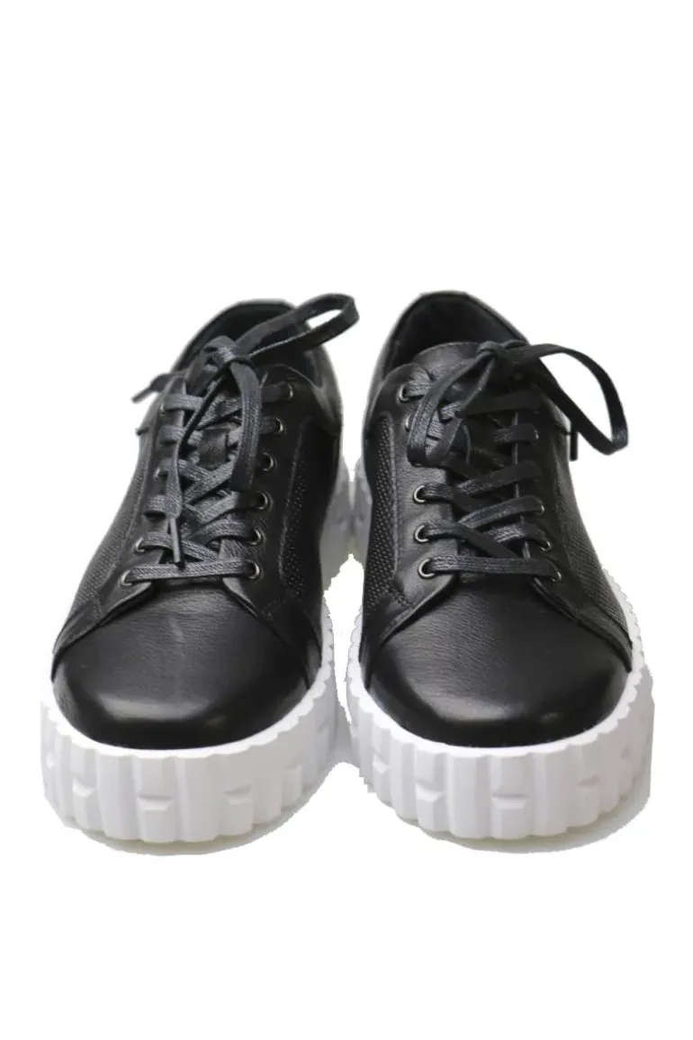 Osaac Sneaker By Django & Juliette In Black