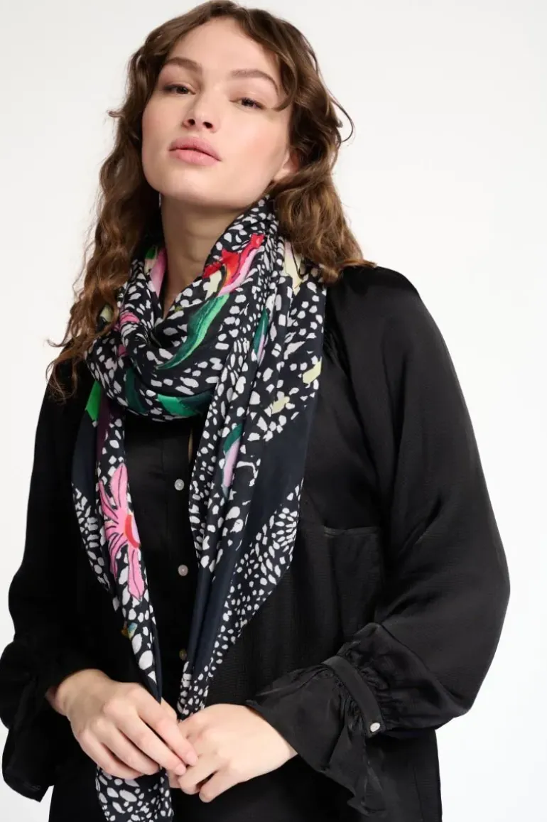 POM Flower Blaze Scarf