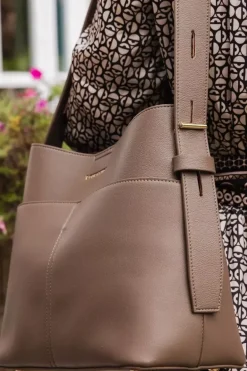 Samantha Bag In Mocha By Louenhide