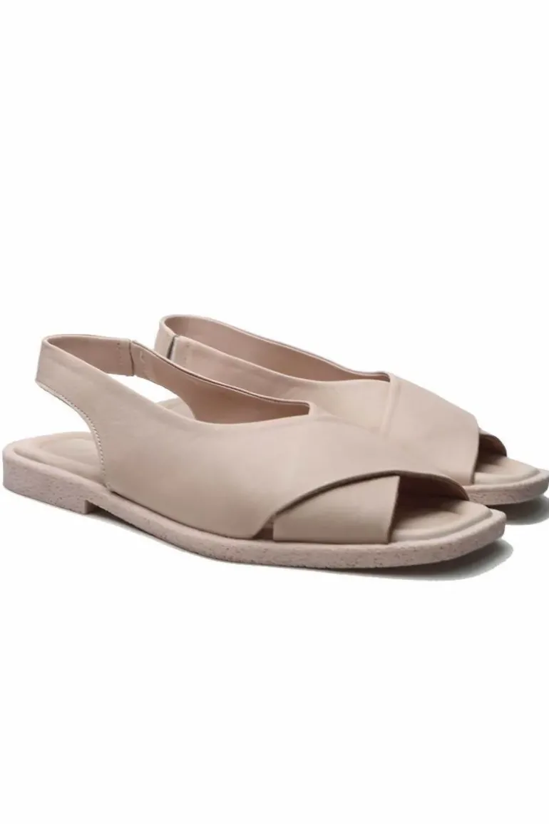Sempre Di Crossover Sandal In Pink
