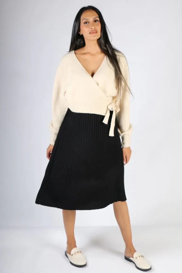 Spanner Pleated Skirt In Black