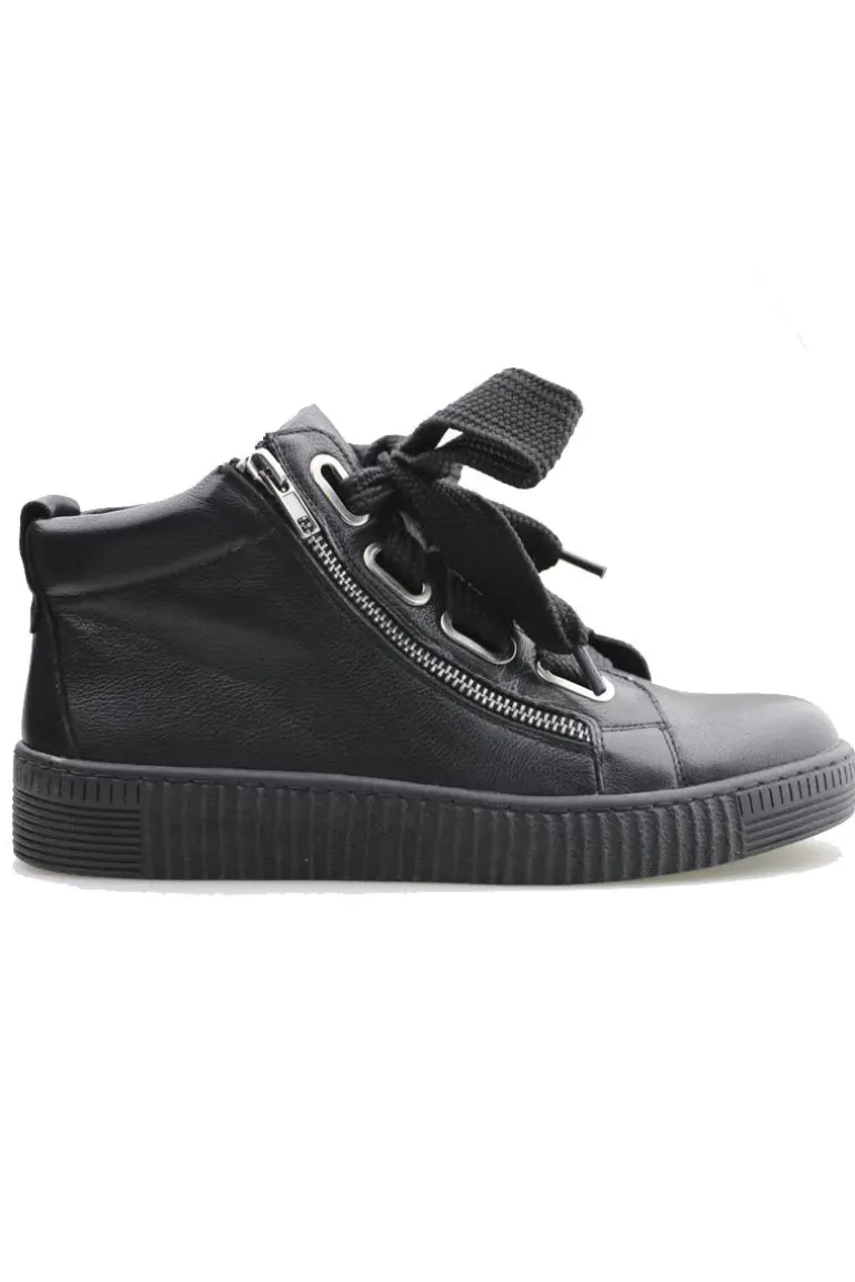 Thendo Sneaker By Django & Juliette In Black