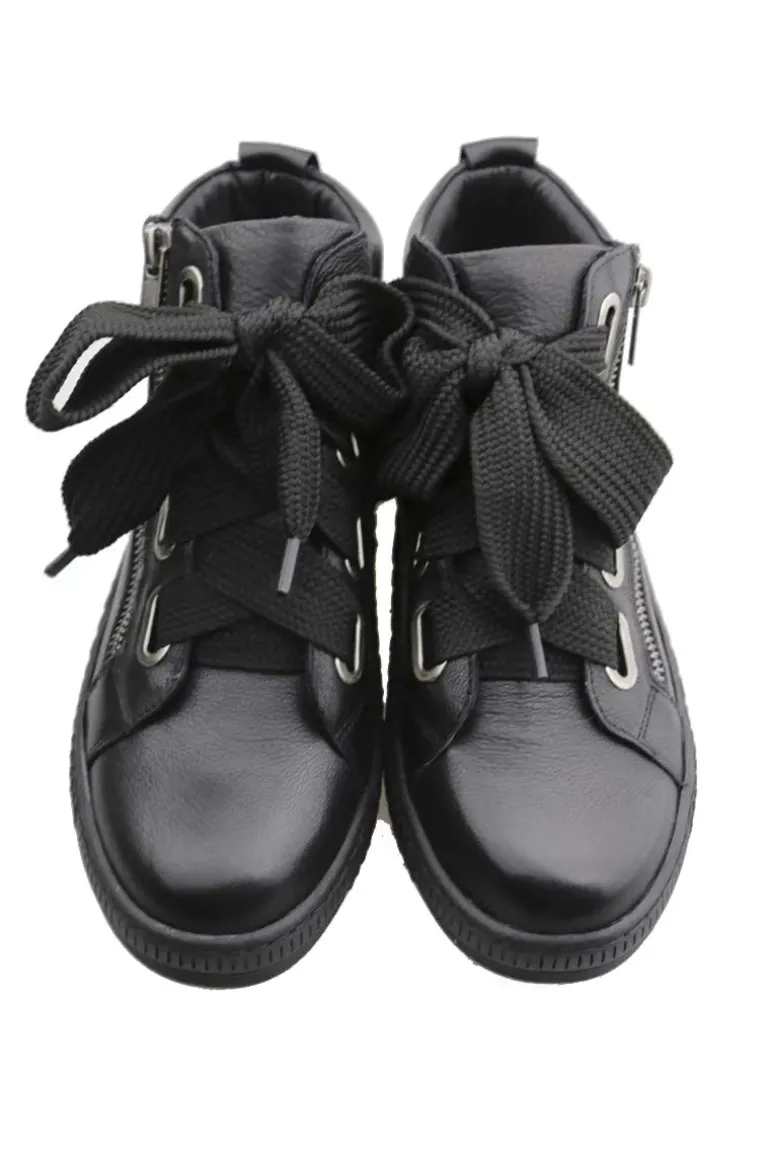 Thendo Sneaker By Django & Juliette In Black