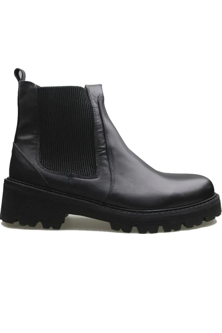 Track Sole Boot By Wave In Black
