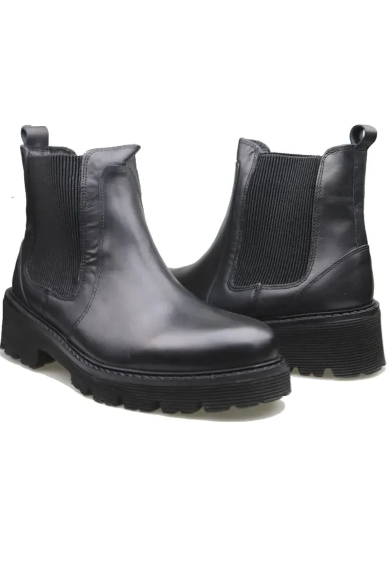 Track Sole Boot By Wave In Black