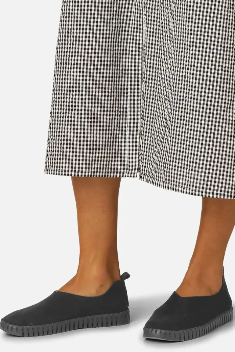 Tulip Flat Black Match Sole Flat By Ilse Jacobsen