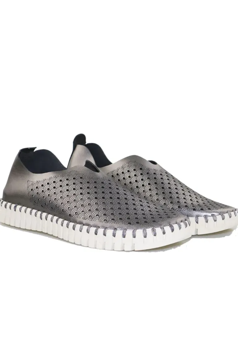 Tulip Flat By Ilse Jacobsen In Metallic Gunmetal