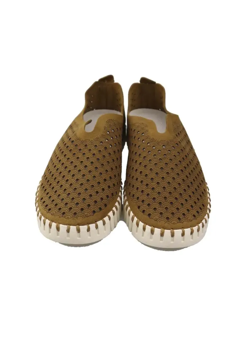 Tulip Flat By Ilse Jacobsen In Cashew