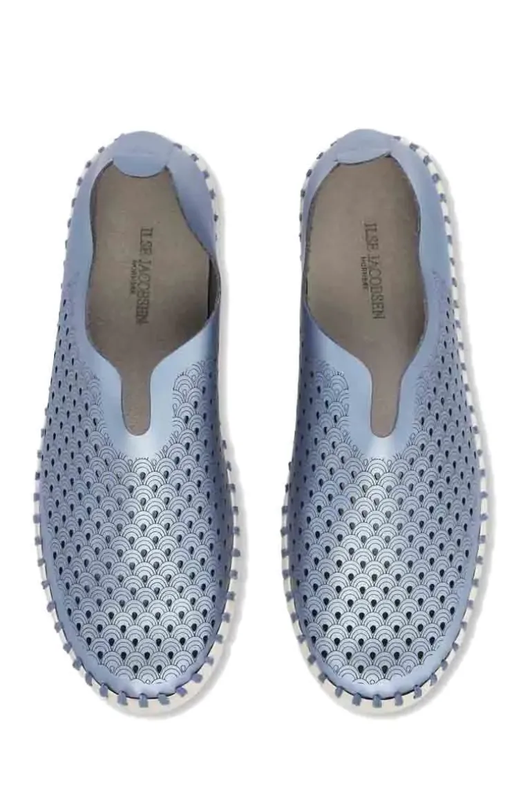 Tulip Flat By Ilse Jacobsen In Metallic Blue