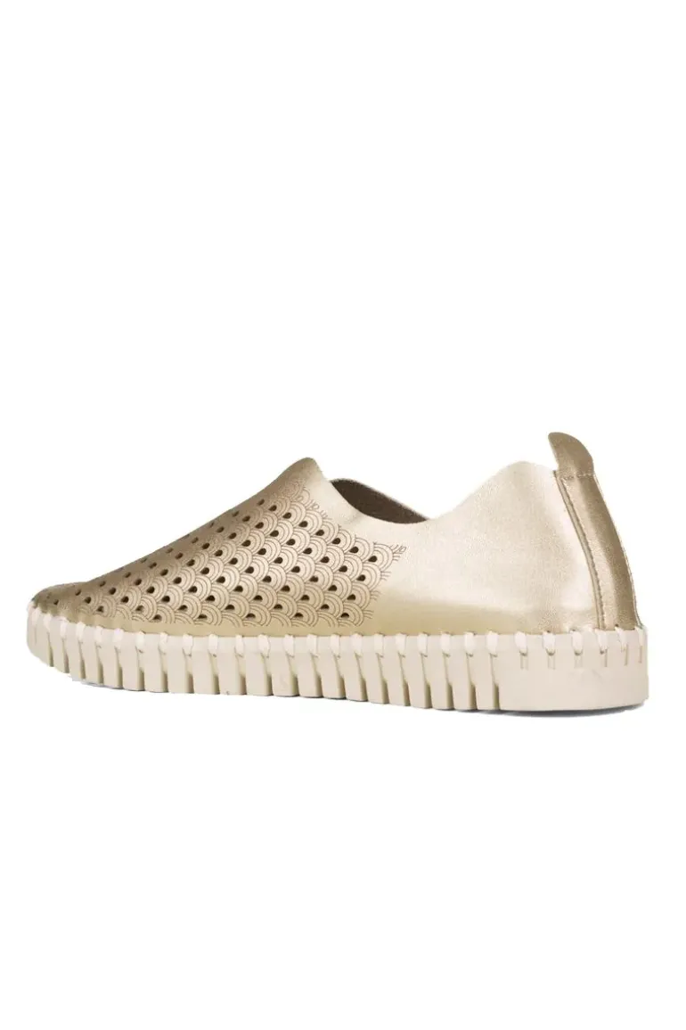 Tulip Flat By Ilse Jacobsen In Metallic Gold