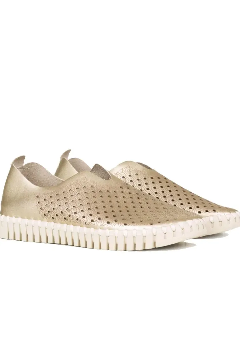 Tulip Flat By Ilse Jacobsen In Metallic Gold