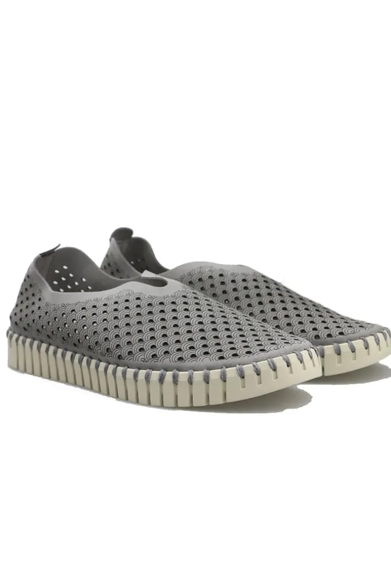 Tulip Flat By Ilse Jacobsen In Grey