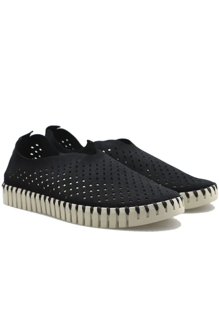 Tulip Flat By Ilse Jacobsen In Black