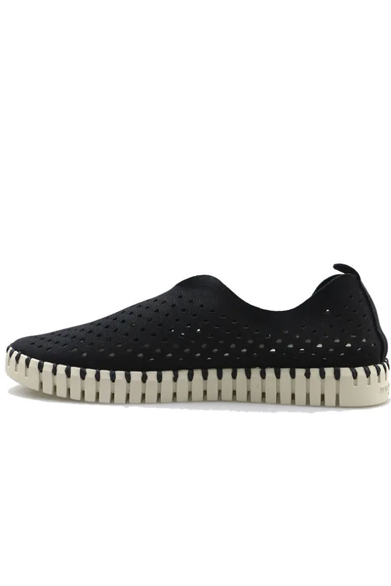 Tulip Flat By Ilse Jacobsen In Black