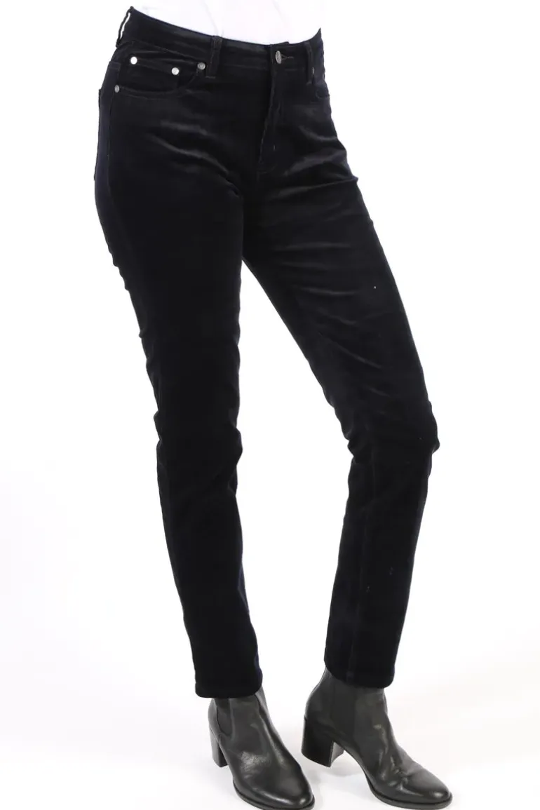 Vassalli Narrow Leg Pinwale Cord Jean In Black