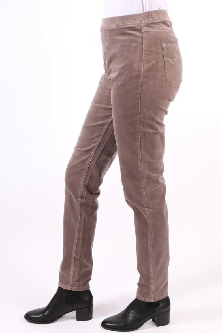 Vassalli Skinny Leg Pinwale Cord Pull On Pant In Taupe