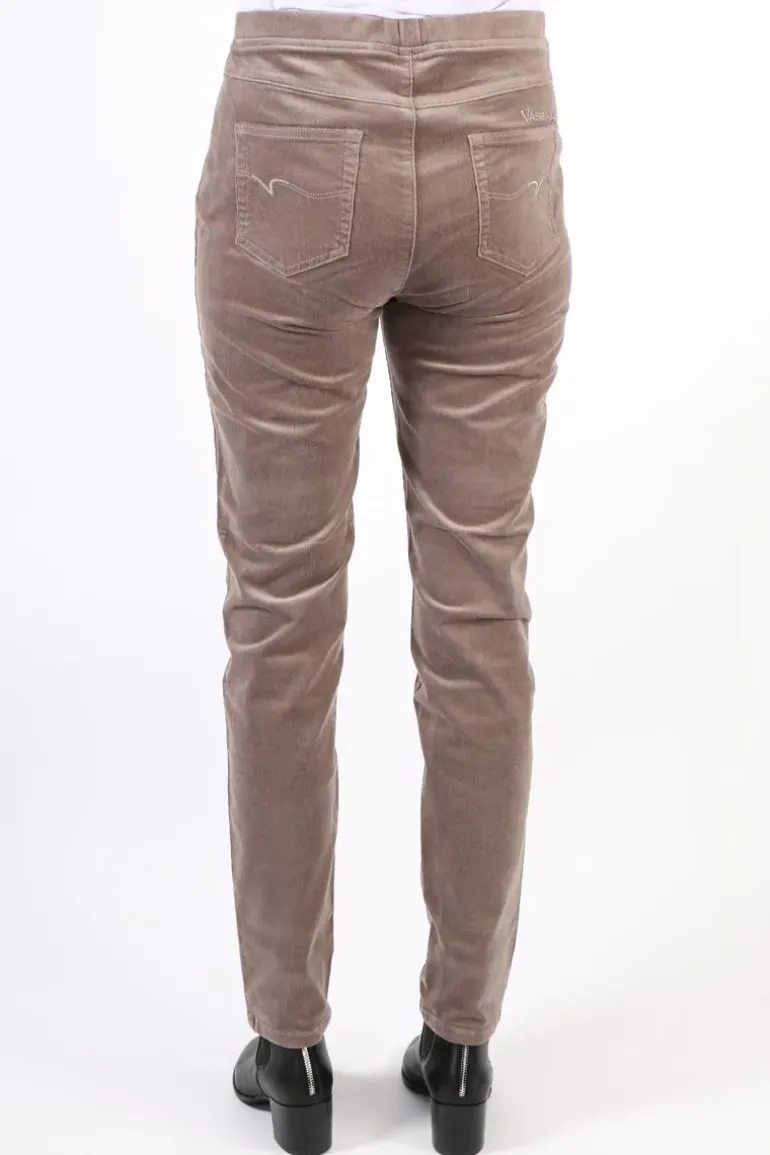 Vassalli Skinny Leg Pinwale Cord Pull On Pant In Taupe