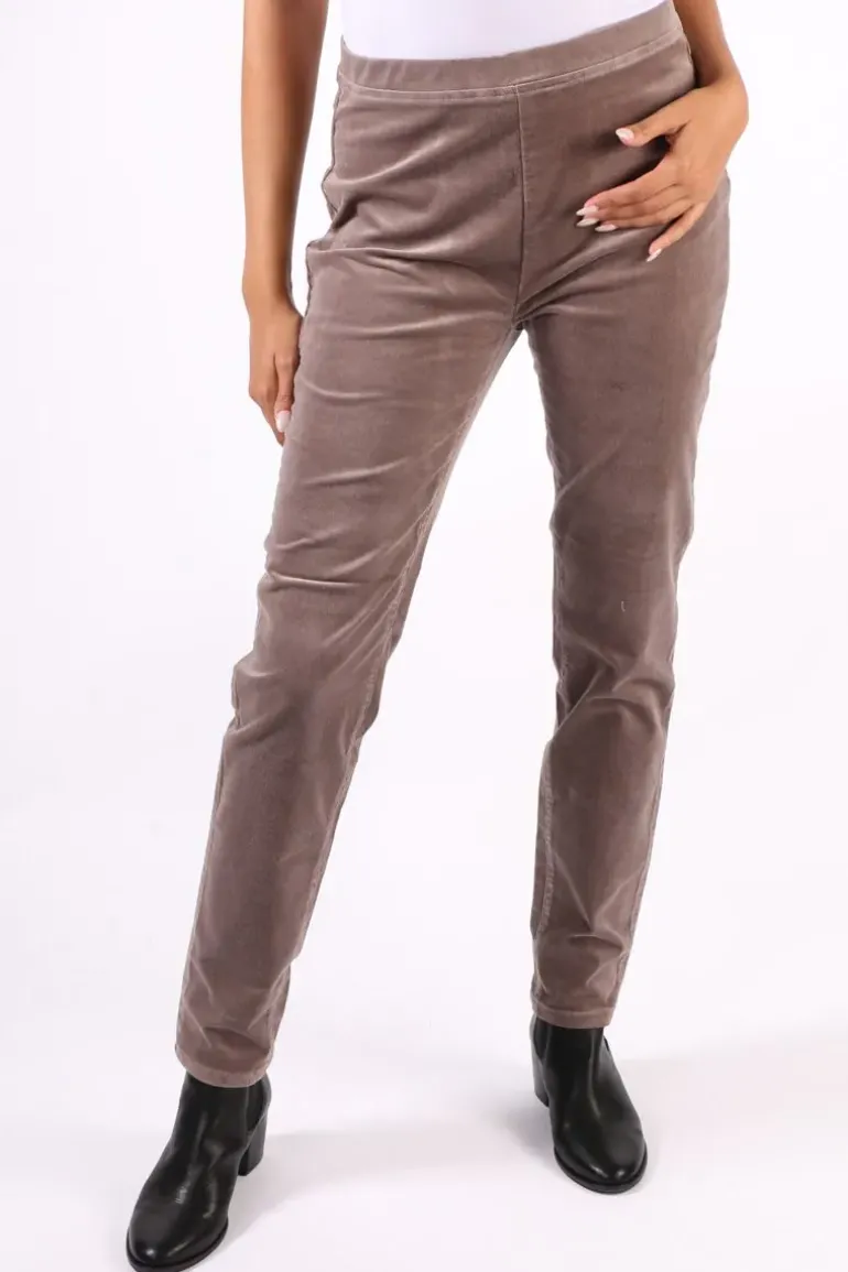 Vassalli Skinny Leg Pinwale Cord Pull On Pant In Taupe