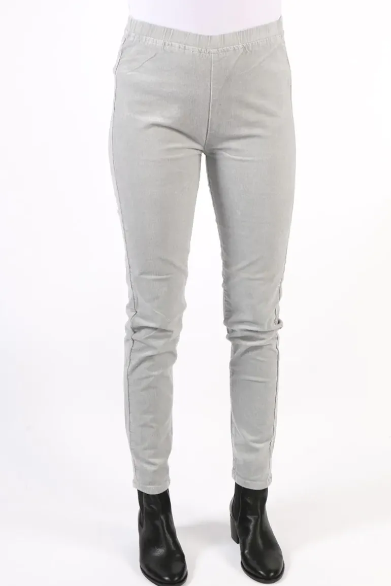Vassalli Skinny Leg Pinwale Cord Pull On Pant In Cloud