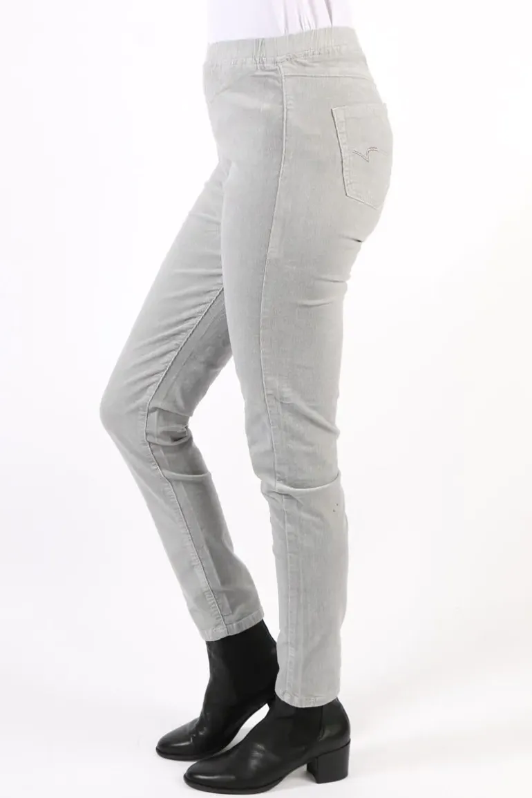 Vassalli Skinny Leg Pinwale Cord Pull On Pant In Cloud