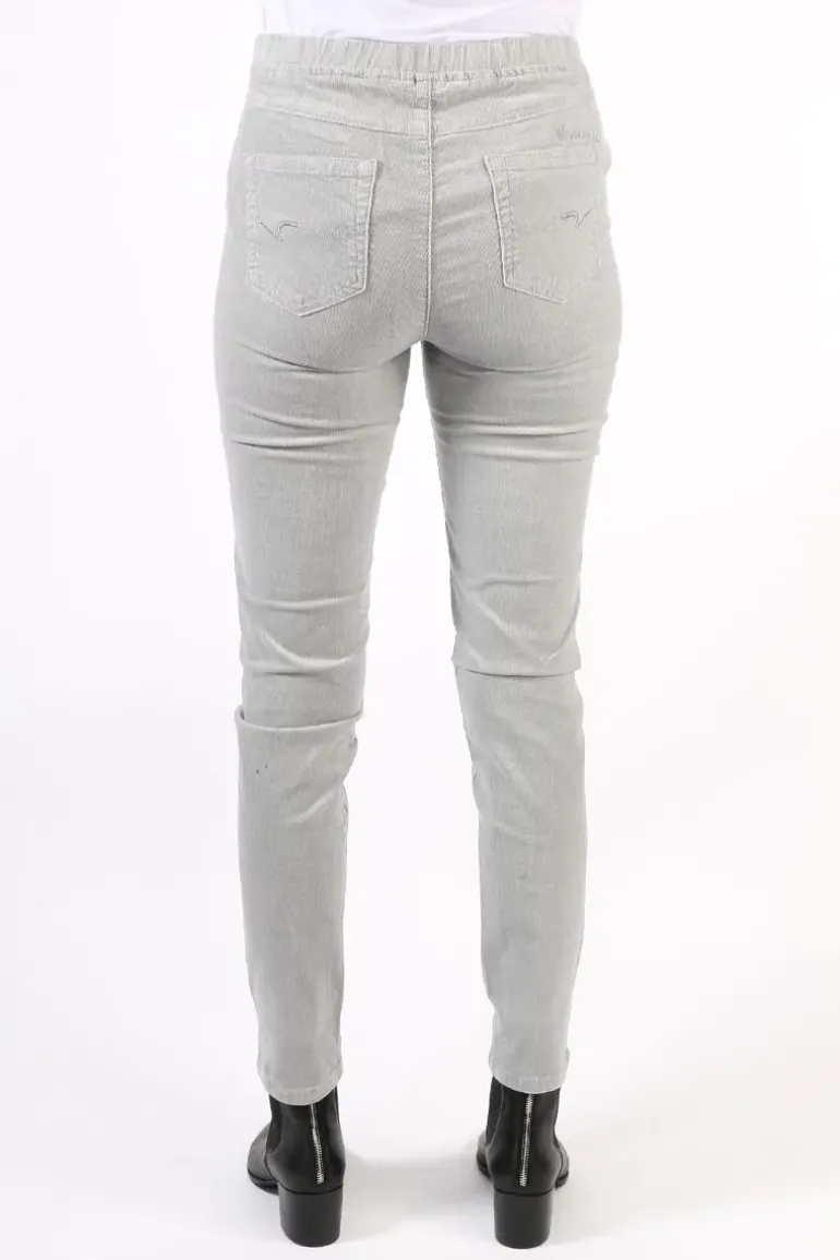 Vassalli Skinny Leg Pinwale Cord Pull On Pant In Cloud