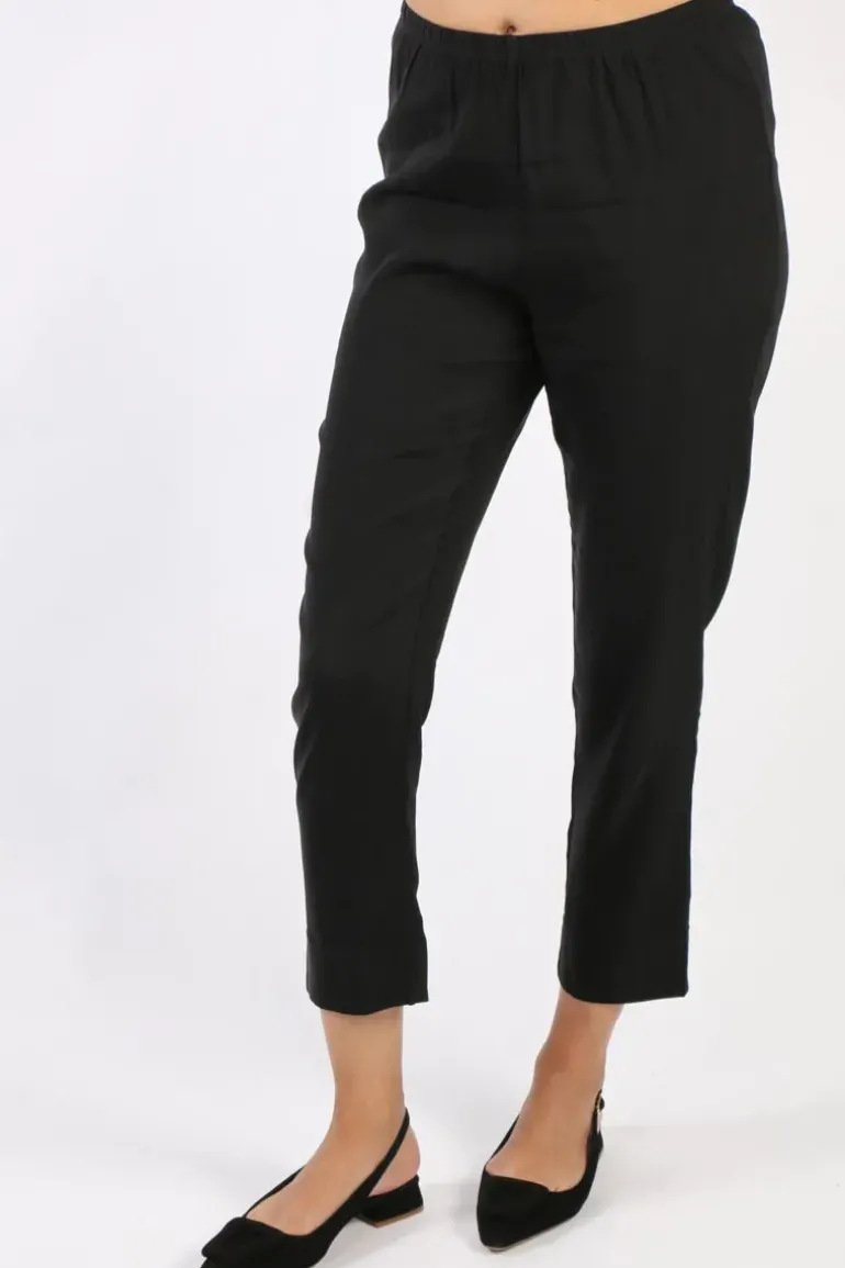 Verge Saga 7/8th Pant In Black