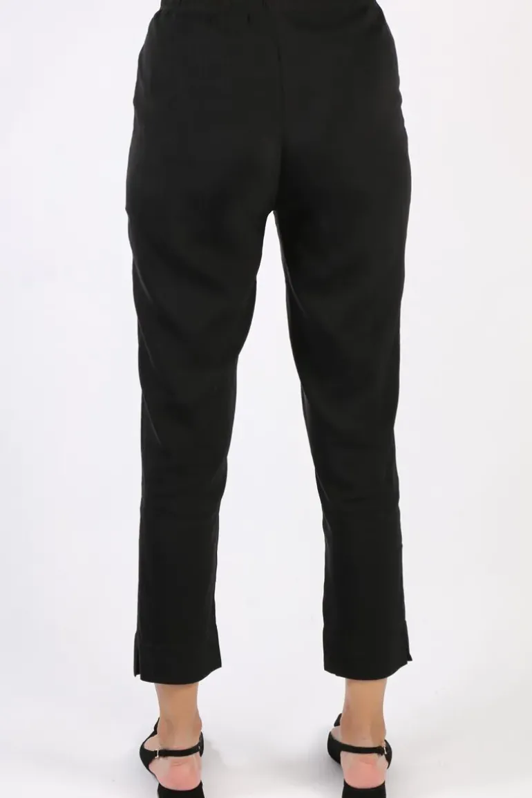 Verge Saga 7/8th Pant In Black
